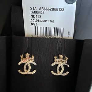 21A CC crown earrings in light gold with crystals